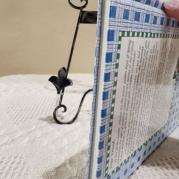 Gooseberry Patch Celebrate the Seasons Book 1 Christmas Crafts Baking Decor Idea - Picture 6 of 9